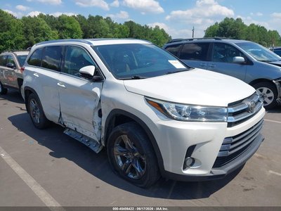 5TDDZRFH6HS****** 2017 Toyota Highlander