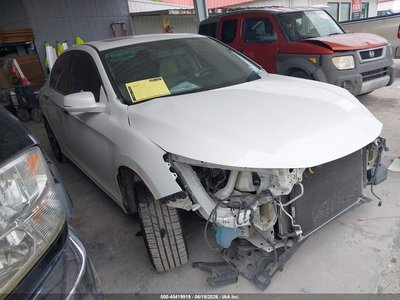 1HGCR3F81GA****** 2016 Honda Accord