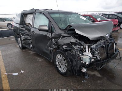 5TDYK3DCXBS****** 2011 Toyota Sienna