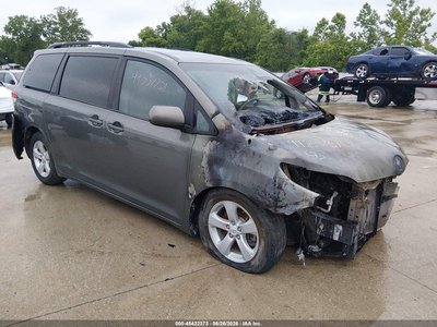5TDKK3DC6BS****** 2011 Toyota Sienna