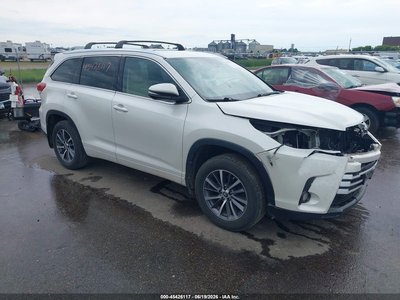 5TDJZRFH2HS****** 2017 Toyota Highlander
