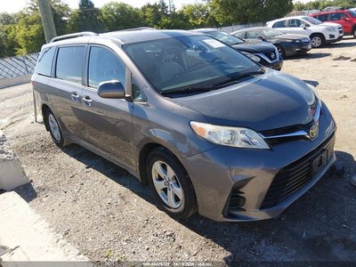 5TDKZ3DC0JS****** 2018 Toyota Sienna