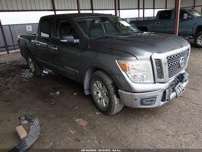 1N6AA1E68JN****** 2018 Nissan Titan