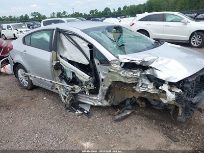3KPFK4A78HE****** 2017 Kia Forte