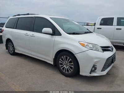 5TDYZ3DC4JS****** 2018 Toyota Sienna