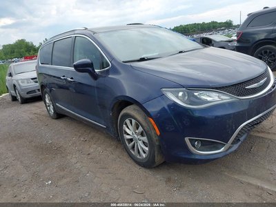 2C4RC1BG1JR****** 2018 Chrysler Pacifica