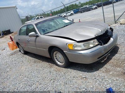 1LNHM81W6XY****** 1999 Lincoln Town Car