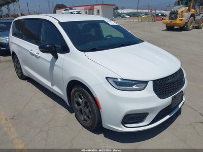 2024 Chrysler Pacifica Hybrid