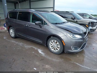 2C4RC1BG1JR****** 2018 Chrysler Pacifica