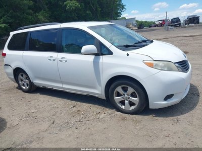 5TDKK3DC3BS****** 2011 Toyota Sienna