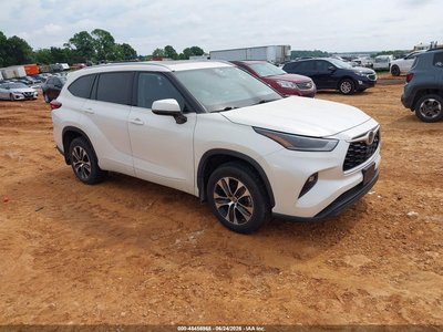 5TDGZRBH7MS****** 2021 Toyota Highlander