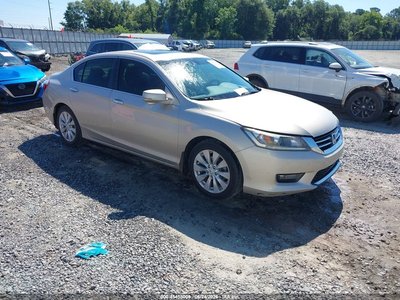1HGCR2F85FA****** 2015 Honda Accord
