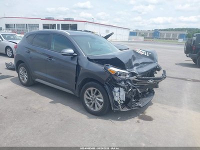 KM8J33A4XHU****** 2017 Hyundai Tucson