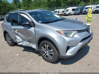 2T3BFREV8HW****** Salvamento y Destrozados 2017 Toyota RAV4 en Templeton