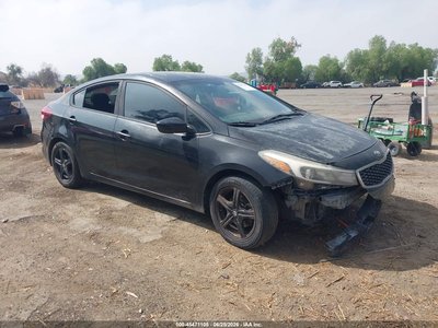 3KPFK4A72HE****** 2017 Kia Forte