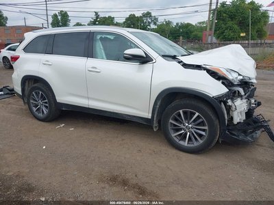 5TDJZRFH9KS****** 2019 Toyota Highlander