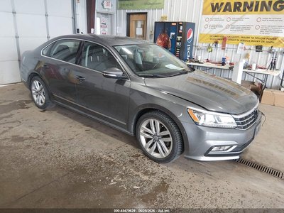 1VWGT7A33HC****** 2017 Volkswagen Passat
