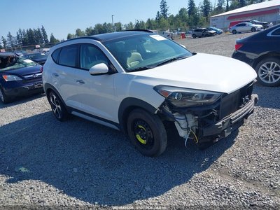 KM8J33A24HU****** 2017 Hyundai Tucson
