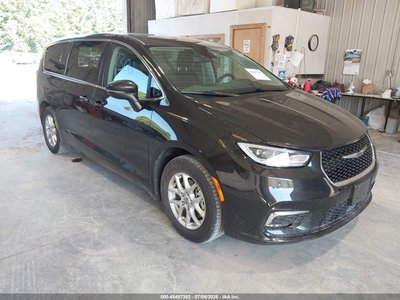2C4RC1BG7PR****** 2023 Chrysler Pacifica