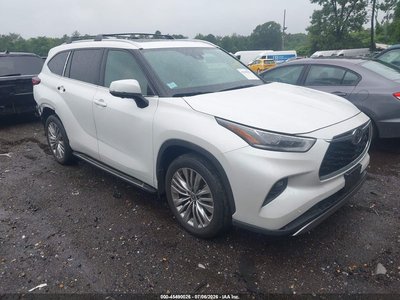 5TDKDRBH9RS****** 2024 Toyota Highlander