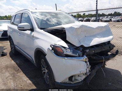 JA4AD3A3XJZ****** 2018 Mitsubishi Outlander