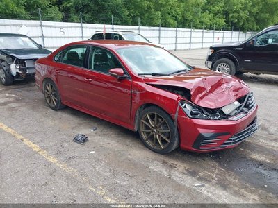 1VWAA7A35JC****** 2018 Volkswagen Passat