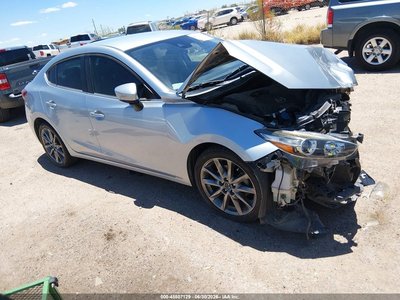 3MZBN1V36JM****** 2018 Mazda 3