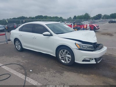 1VWBA7A33JC****** 2018 Volkswagen Passat