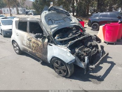 KNDJN2A26J7****** 2018 Kia Soul