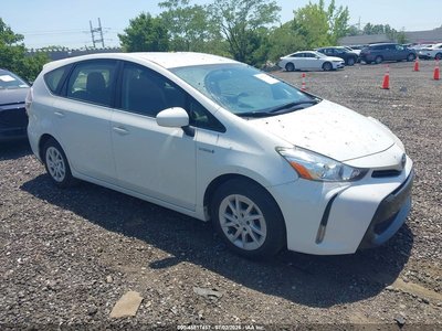 JTDZN3EU7HJ****** 2017 Toyota Prius V