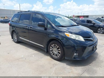 5TDYZ3DC2JS****** 2018 Toyota Sienna