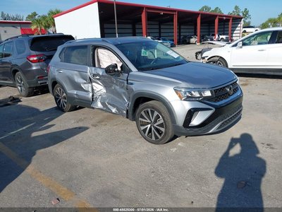 3VVEX7B20RM****** 2024 Volkswagen Taos