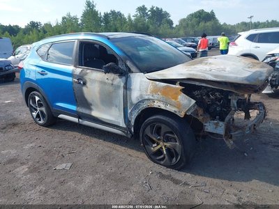 KM8J3CA27JU****** 2018 Hyundai Tucson