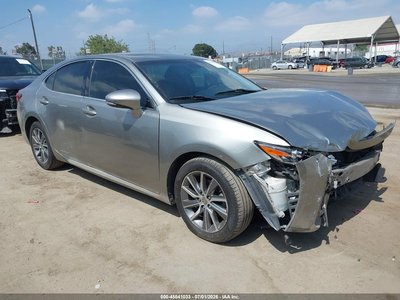 2016 Lexus ES
