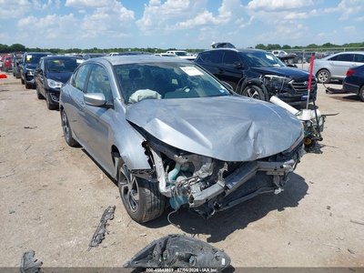 1HGCR2F35HA****** 2017 Honda Accord
