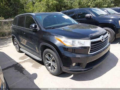 5TDJKRFH9GS****** 2016 Toyota Highlander