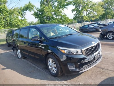 KNDMB5C10J6****** 2018 Kia Sedona