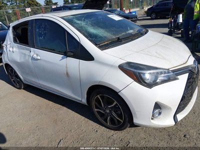 VNKKTUD35FA****** 2015 Toyota Yaris