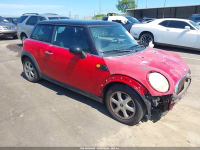 WMWMF3C55AT****** 2010 MINI Cooper