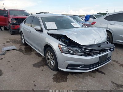 1VWAT7A39HC****** 2017 Volkswagen Passat