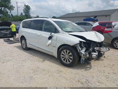 2C4RC1BG5HR****** 2017 Chrysler Pacifica