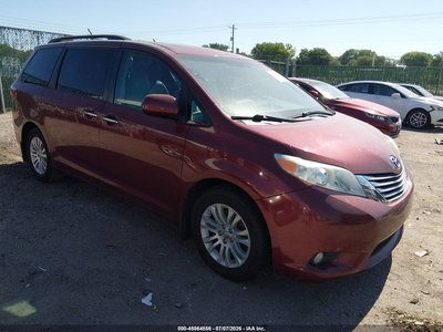 5TDYZ3DC6HS****** 2017 Toyota Sienna