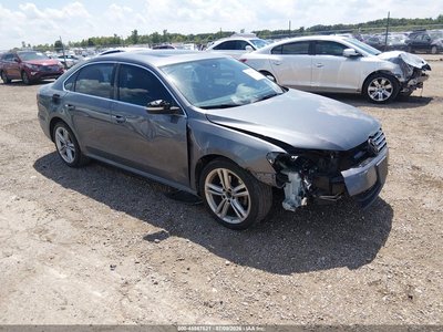 1VWBV7A3XFC****** 2015 Volkswagen Passat