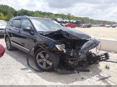 3VV3B7AX5LM****** 2020 Volkswagen Tiguan