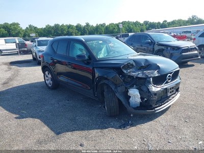 YV4162UK9M2****** 2021 Volvo XC40
