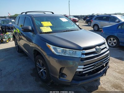 5TDZZRFH1HS****** 2017 Toyota Highlander