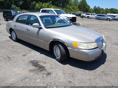 1LNHM81W9YY****** 2000 Lincoln Town Car