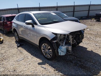 JTEAAAAH6PJ****** 2023 Toyota Venza