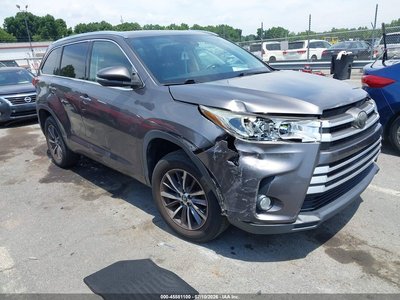 5TDKZRFH1JS****** 2018 Toyota Highlander