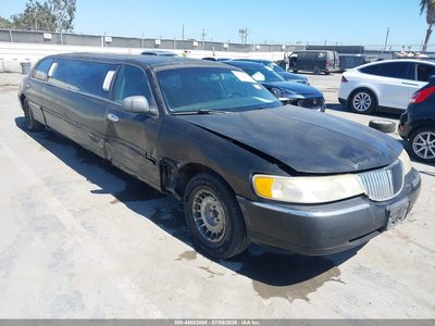 1L1FM81W3YY****** 2000 Lincoln Town Car